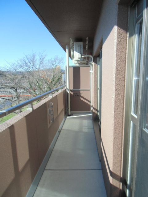 16/23 バルコニー