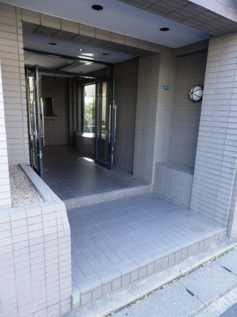 16/26 エントランス