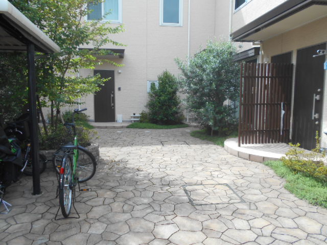 22/23 エントランス