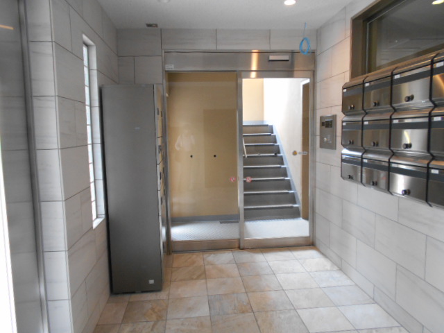 18/21 エントランス