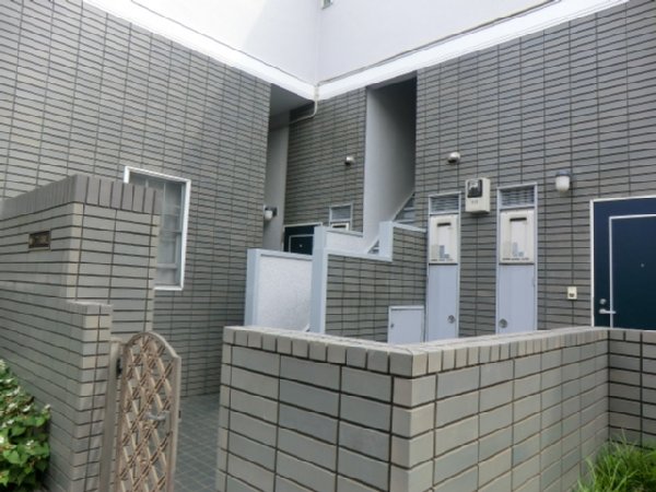 22/30 エントランス