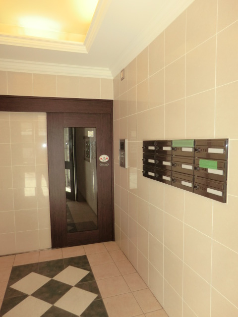 22/28 エントランス