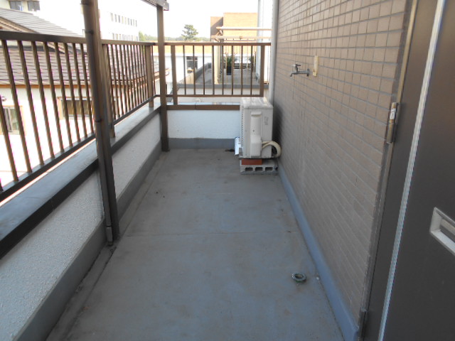 22/23 エントランス