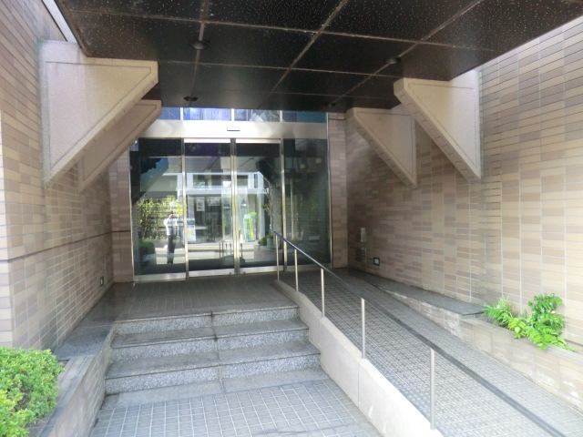 22/30 エントランス