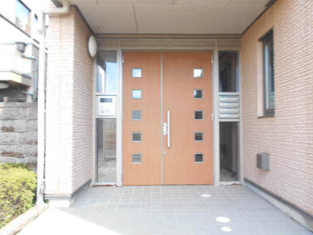 21/30 エントランス