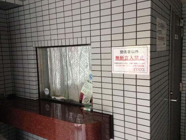 23/30 エントランス