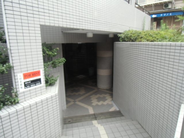 23/30 エントランス