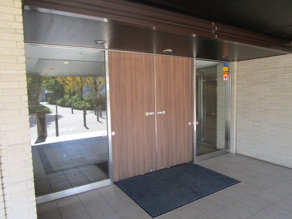 21/30 エントランス