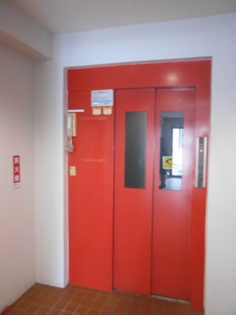 23/30 エントランス