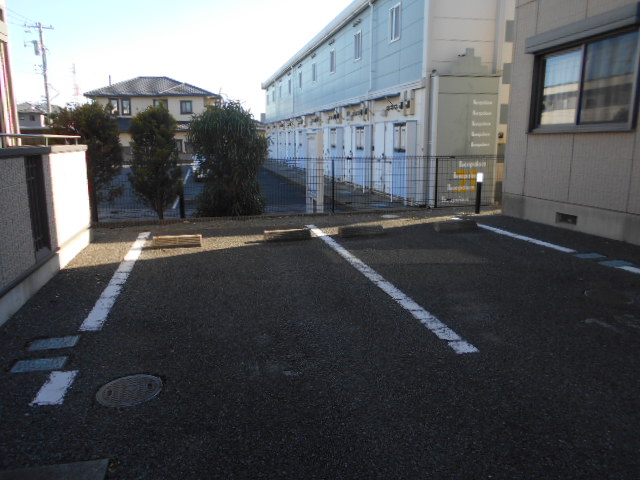 23/26 駐車場