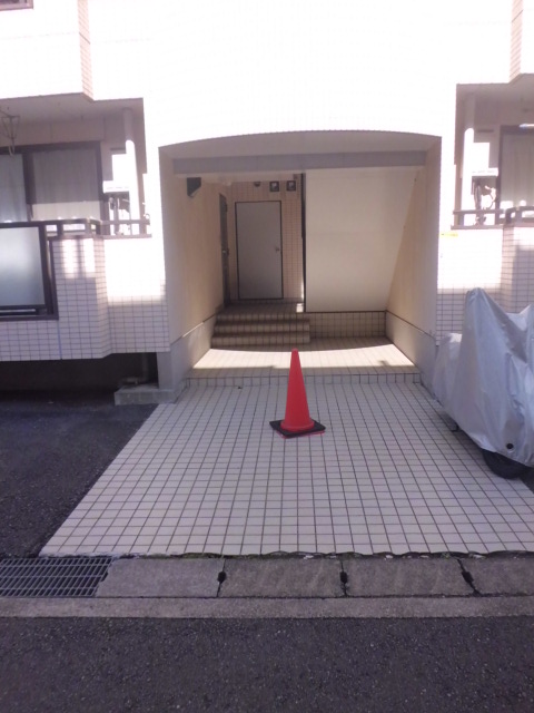 20/30 エントランス