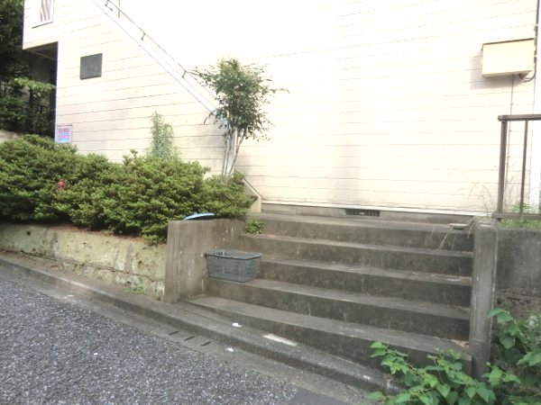 21/30 エントランス