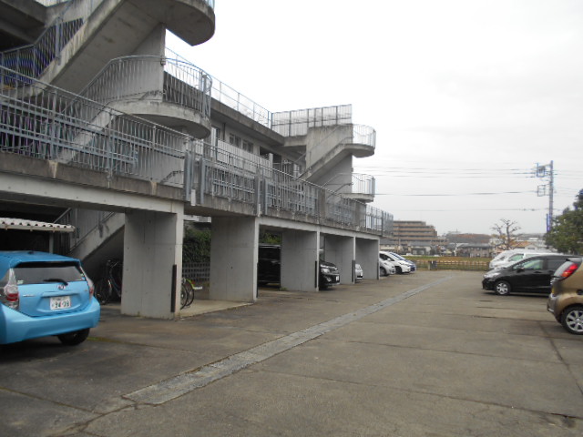 22/30 駐車場