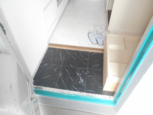 16/23 エントランス