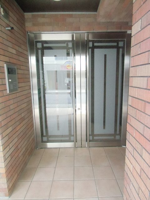 21/30 エントランス