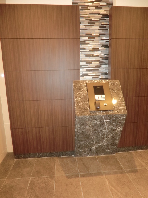 21/25 エントランス