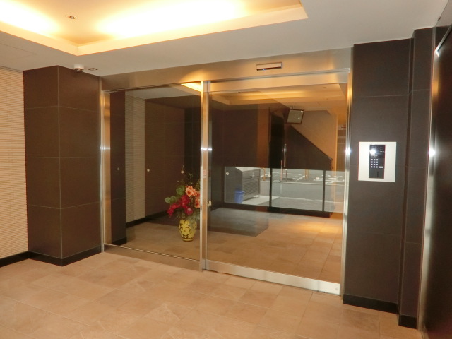 22/28 エントランス