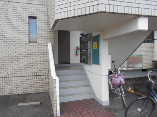 18/26 エントランス