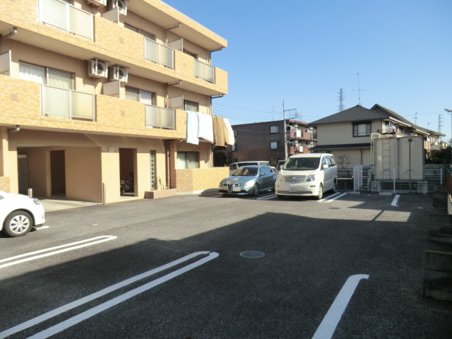 18/28 駐車場