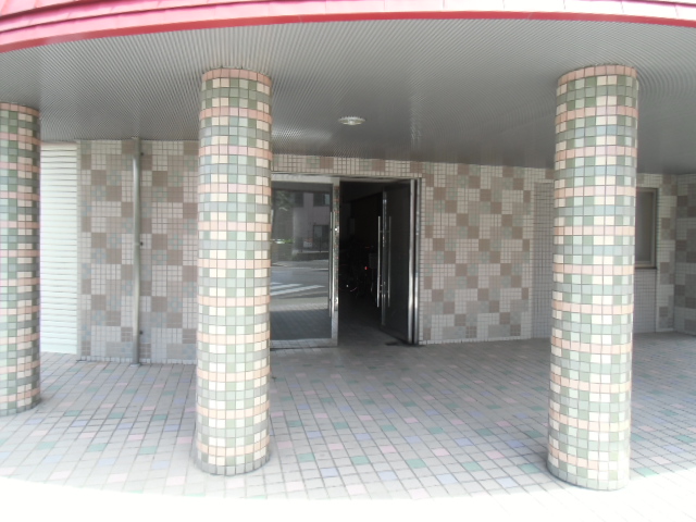 21/30 エントランス