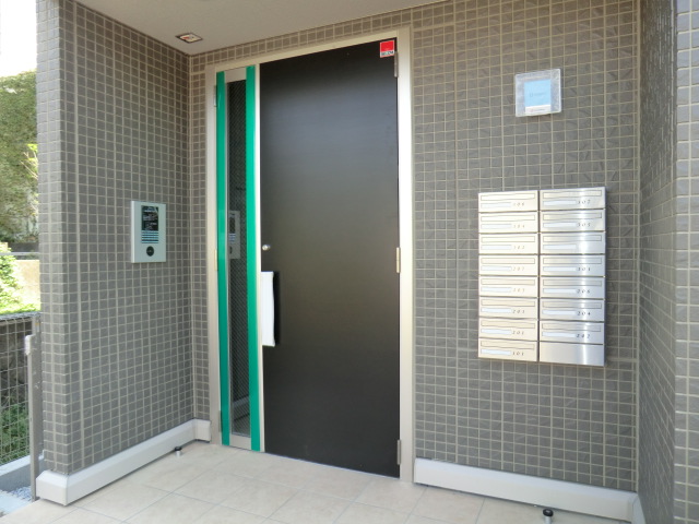 21/30 エントランス