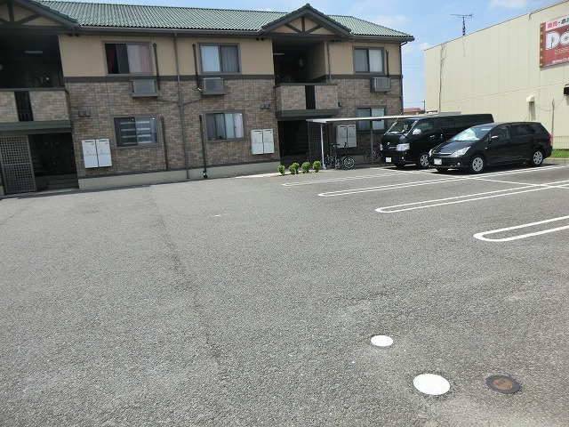 22/23 駐車場
