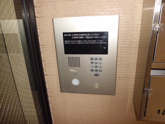 21/30 エントランス