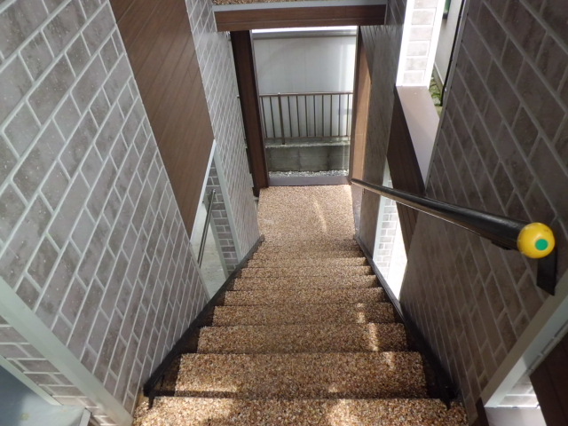 21/30 エントランス