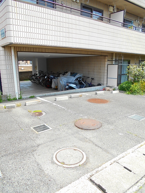 22/30 駐車場