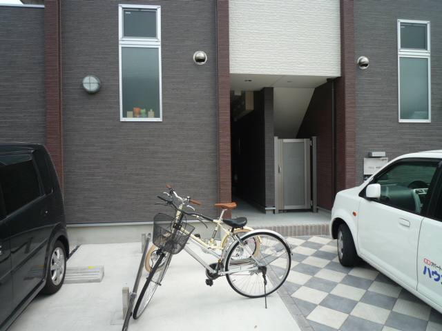 19/27 エントランス