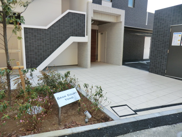 21/30 エントランス