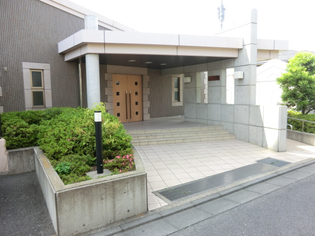 22/28 エントランス