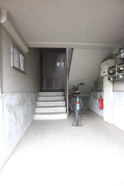 21/30 エントランス