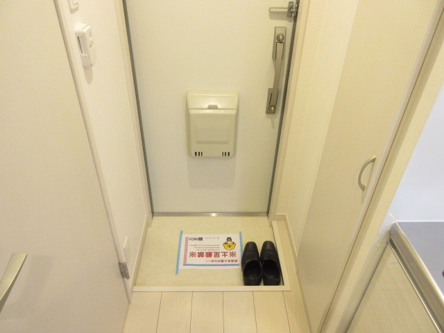 22/27 エントランス