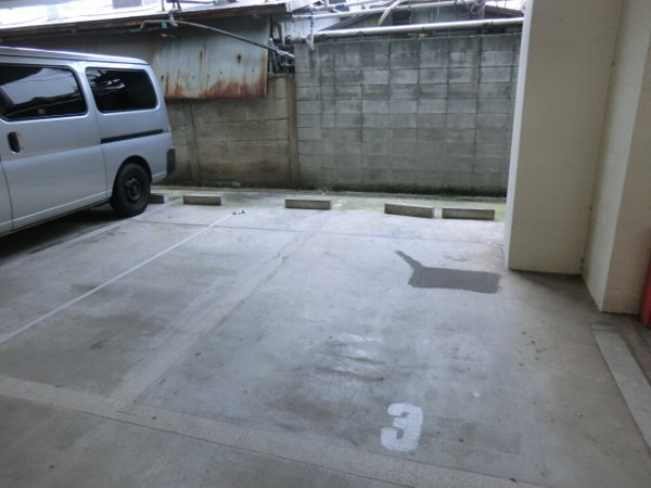 25/30 駐車場