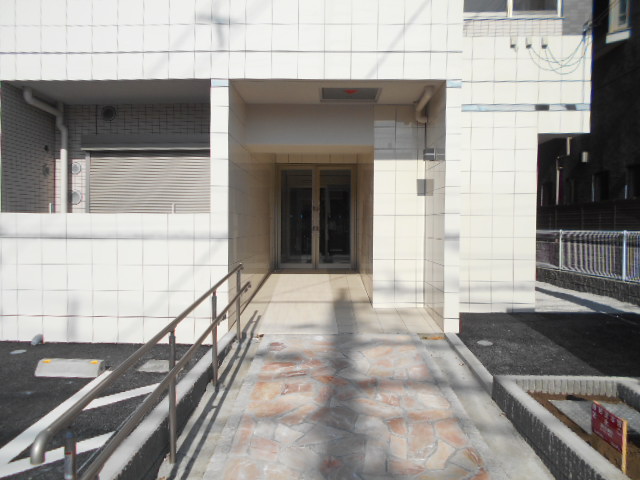 21/30 エントランス