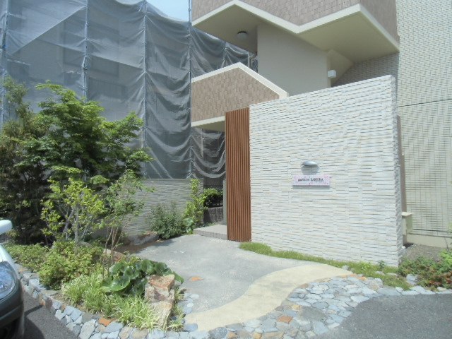 22/23 エントランス