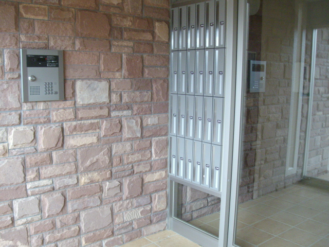 18/27 エントランス