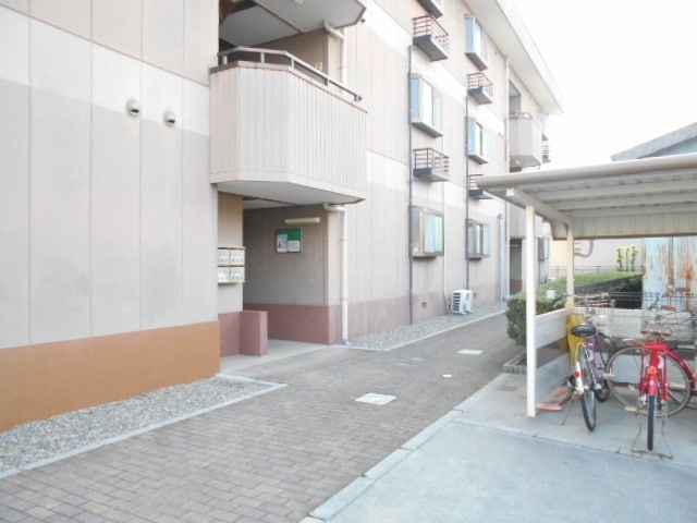 15/22 エントランス