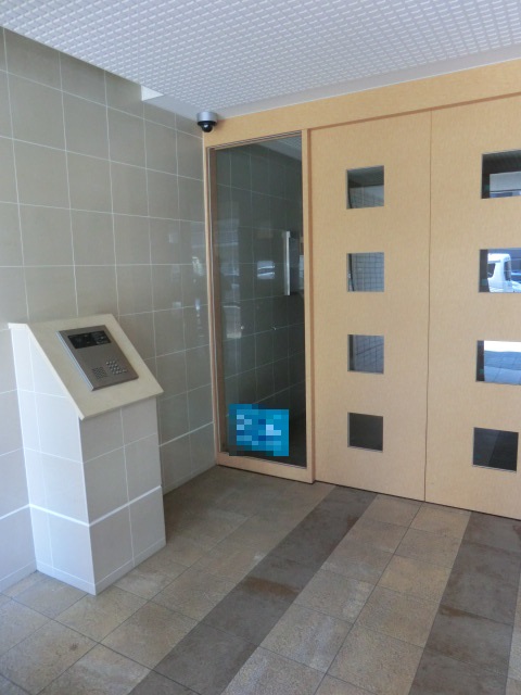 22/28 エントランス