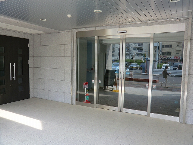 17/27 エントランス