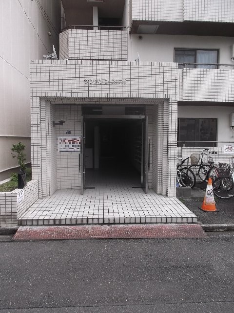 17/19 エントランス