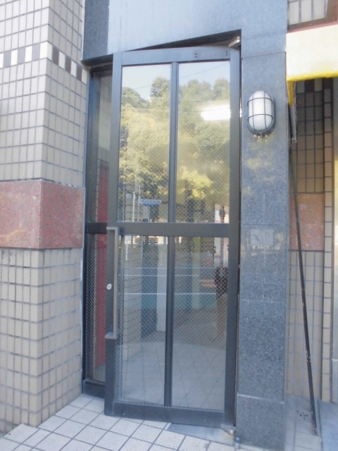 22/23 エントランス