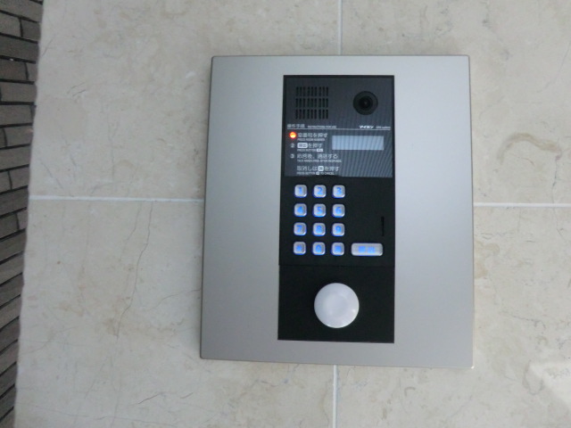 22/25 エントランス