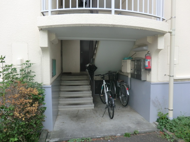 21/22 エントランス