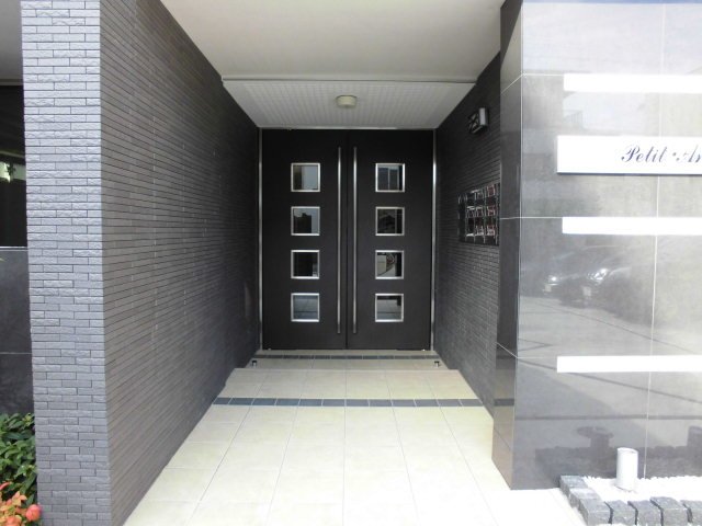 23/30 エントランス