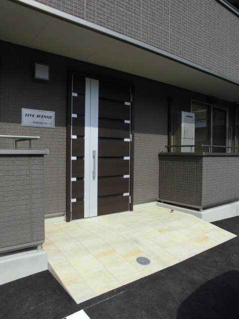 22/24 エントランス