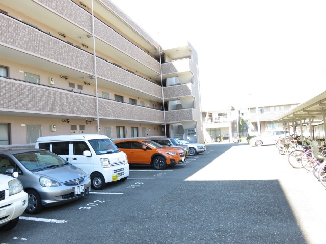 2/3 駐車場
