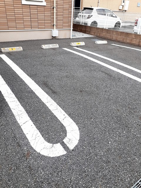 22/28 駐車場
