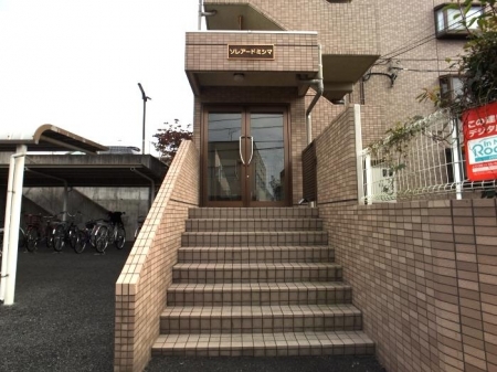 13/19 エントランス